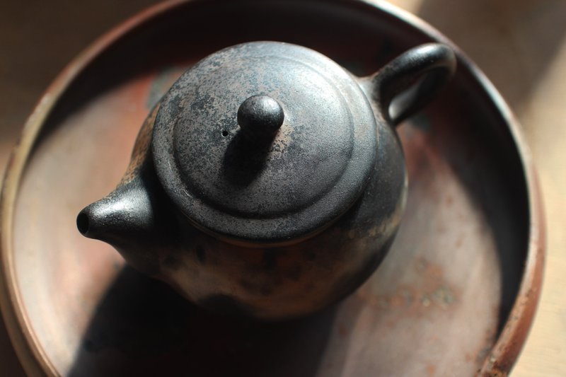 燻燒手拉壺. 茶壺 - 茶壺/茶杯/茶具 - 陶 黑色