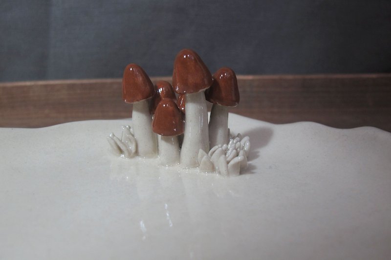 Mushroom Plate-Orange Mushrooms - เซรามิก - ดินเผา สีส้ม