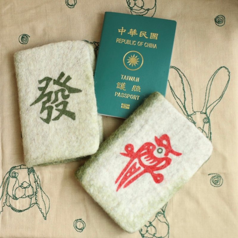 Wool comes out of the sheep mountain wool felt mahjong passport cover fortune bird - ที่เก็บพาสปอร์ต - ขนแกะ สีเขียว