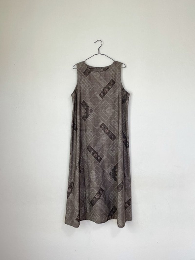 Pinkoi Proxy Purchase - *Antique Kimono* A one-piece dress with a flower lover and geometric pattern made of muddy Oshima Tsumugi (size L, 9 marks) - One Piece Dresses - Cotton & Hemp 