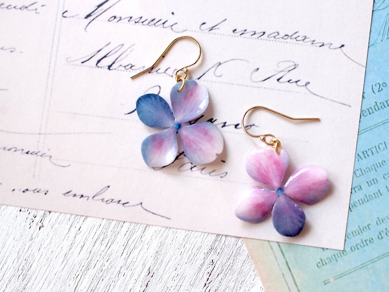 Mix color Hydrangea Earrings With Pearl/Pierced or Clip-on - ต่างหู - วัสดุอื่นๆ สีม่วง