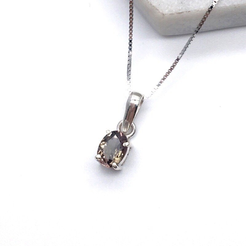 Tourmaline 925 Silver Pawneck Necklace Necklace Made in Nepal by hand - สร้อยคอ - เครื่องเพชรพลอย สีเงิน