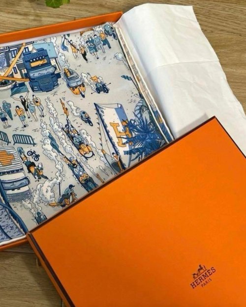 専用！HERMES エルメス シルク スカーフ オレンジボックス付き エルメス大判スカーフ 馬蹄 馬 オレンジ/緑/他 ユニセックス