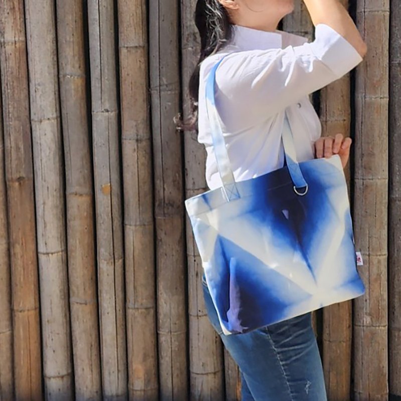 T.T.托特包-目眩神迷(環保數位印花) - 手提包/手提袋 - 棉．麻 藍色