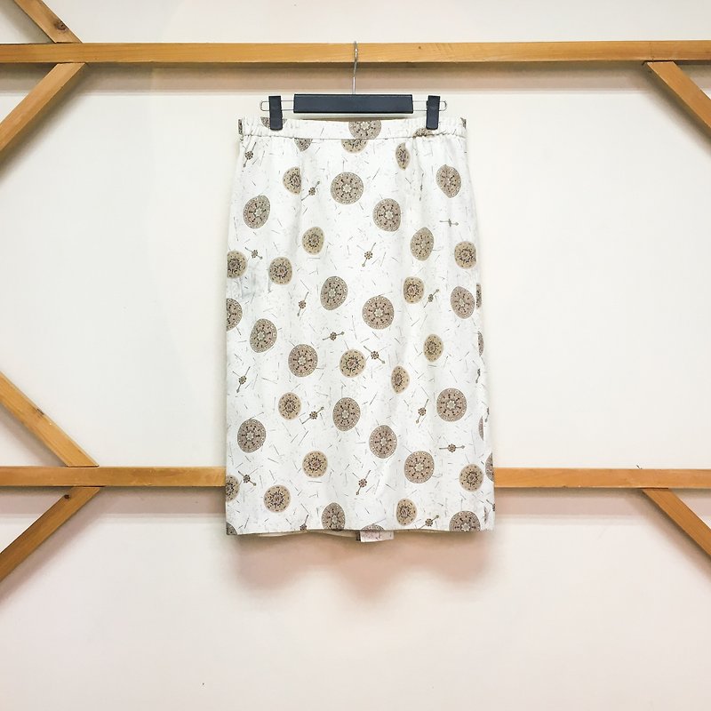 Skirt / White and Brown Straight Skirt with Coins Pattern - กระโปรง - เส้นใยสังเคราะห์ ขาว