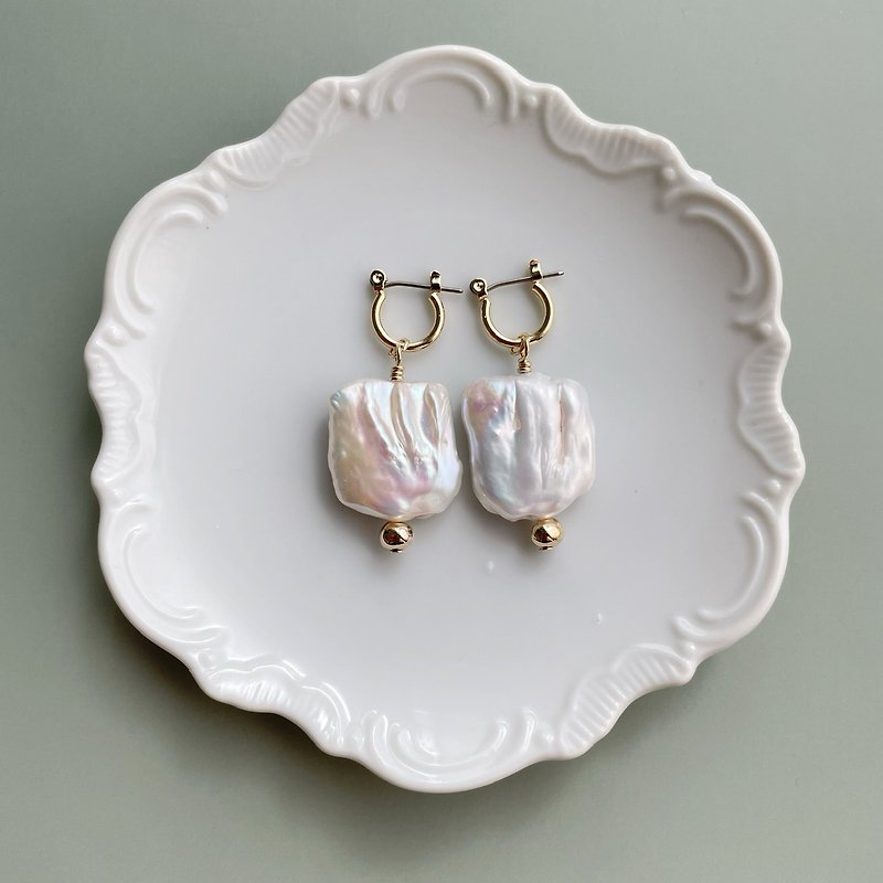 Square baroque pearl earrings - gold ピアス/イヤリング - ピアス・イヤリング - 真珠 ホワイト