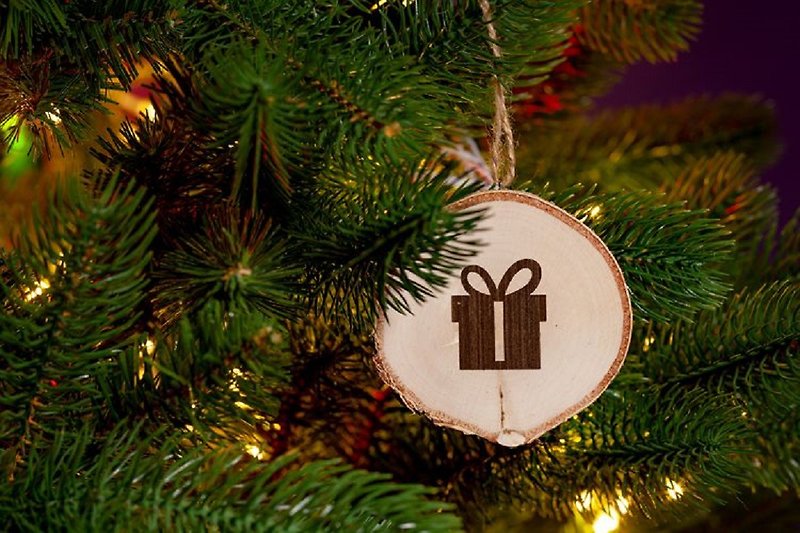 【可爱聖誕禮物】禮物圖案手工木吊飾 - 擺飾/家飾品 - 木頭 卡其色