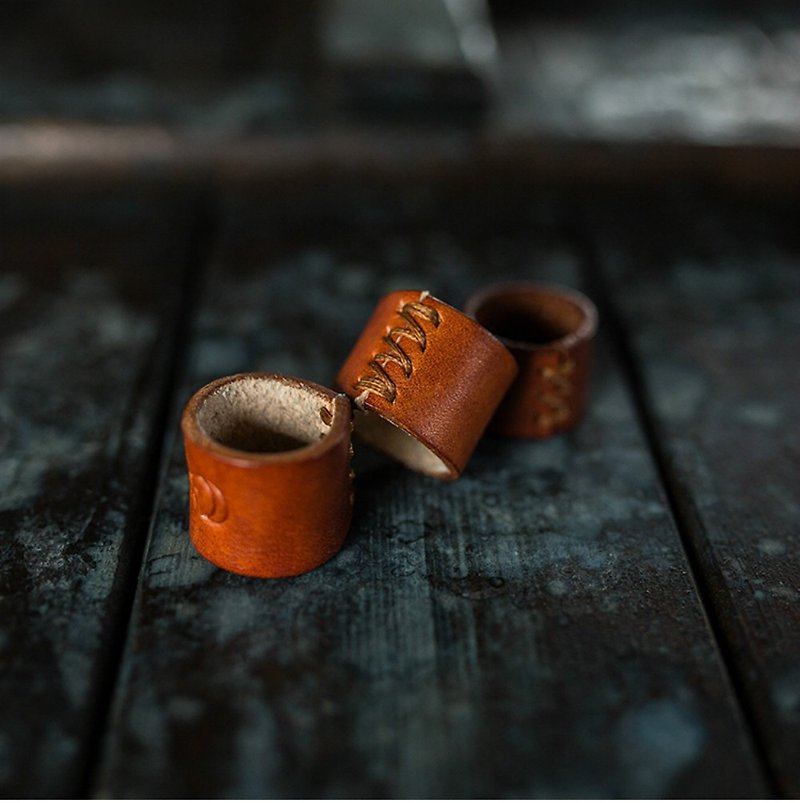 Meet Dongliang brother | vegetable tanned brown handmade leather ring square buckle Italian factory first layer cowhide - อื่นๆ - หนังแท้ สีนำ้ตาล