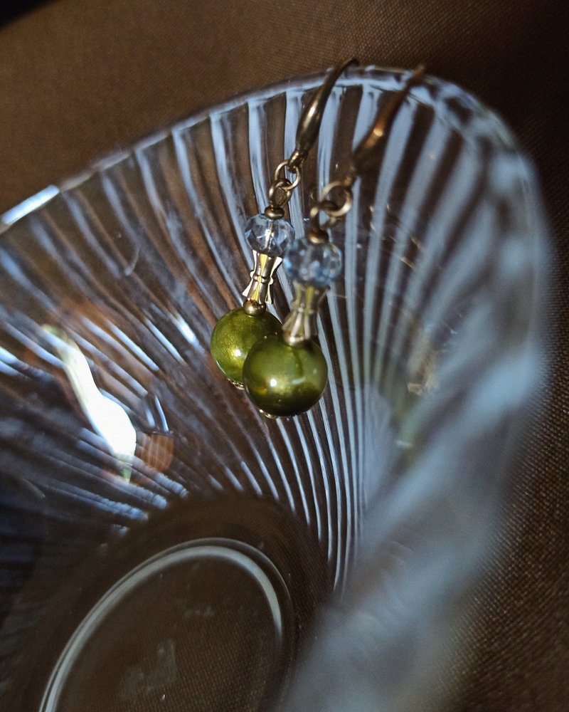 クラシカルコラムショートピアス/グリーン - ピアス・イヤリング - 銅・真鍮 グリーン