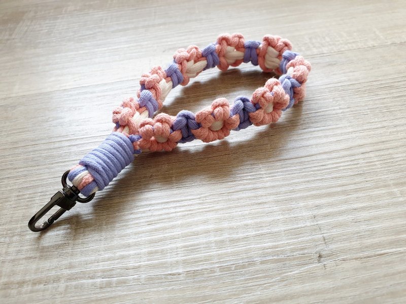 Faith Handmade | Macrame 小花手機腕帶 相機腕帶 客製化 禮物 - 手機掛繩/背帶 - 棉．麻 