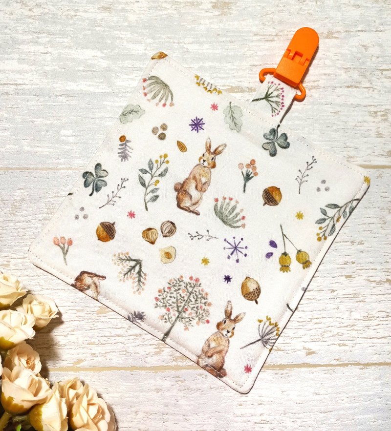 Cotton clip four-layer yarn/children's handkerchief/handkerchief clip/hand towel/small square towel-Acorn Bunny - ผ้าเช็ดหน้า - ผ้าฝ้าย/ผ้าลินิน สีแดง