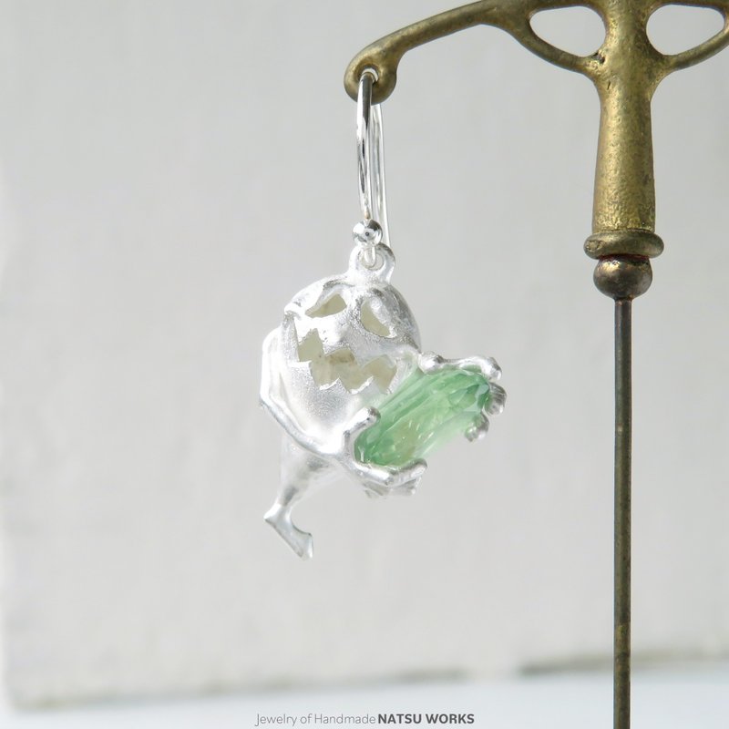 おばけのピアス / Gem and Ghost Earring 2025ハロウィン Mint Kyanite - 耳環/耳夾/耳骨夾 - 寶石 綠色