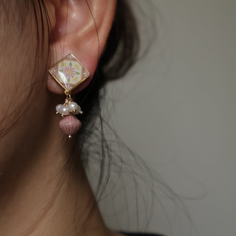 手繪花磚系列 小可愛 花磚飾品 手作飾品 - 耳環/耳夾/耳骨夾 - 樹脂 粉紅色