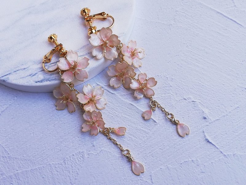 Sakura dancing - Earrings & Clip-ons - Resin Pink