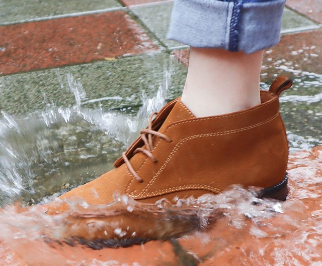 water resistant chukka boots