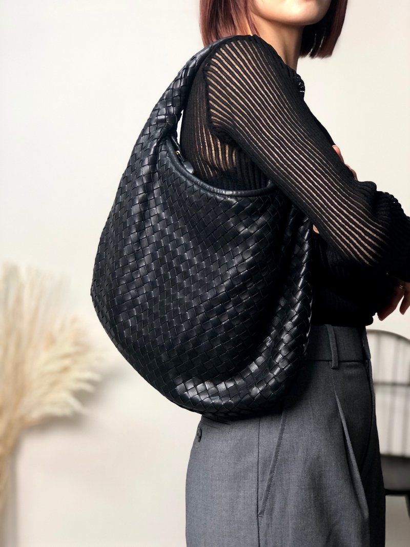 【 日本直送　名牌中古包 】Bottega Veneta ボッテガ・ヴェネタ ショルダーバッグ ブラック レザー イントレチャート ホーボーバッグ hc563s - 側背包/斜背包 - 真皮 黑色