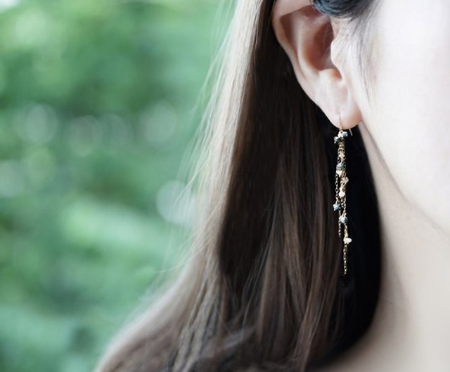 14KGF blue diamond and gray white diamond meteor shower earrings Justitia -  Shop lipattijewelry Earrings u0026 Clip-ons - Pinkoi