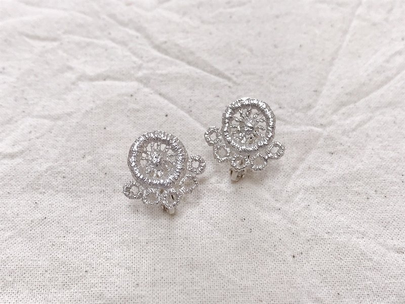 feminine circle earring / feminine circle earring - Earrings & Clip-ons - Other Metals Silver