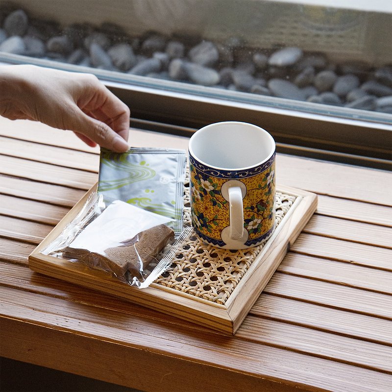 Tomood/ handmade solid wood square rattan tray between soil and wood - ถาดเสิร์ฟ - ไม้ สีกากี