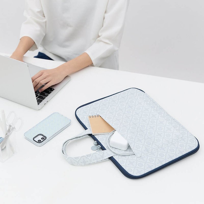 13-inch Laptop Storage Bag-Travel Style/Glass Begonia/Tranquil Gray Blue/Classic New Color Laptop Bag - เคสแท็บเล็ต - ผ้าฝ้าย/ผ้าลินิน 