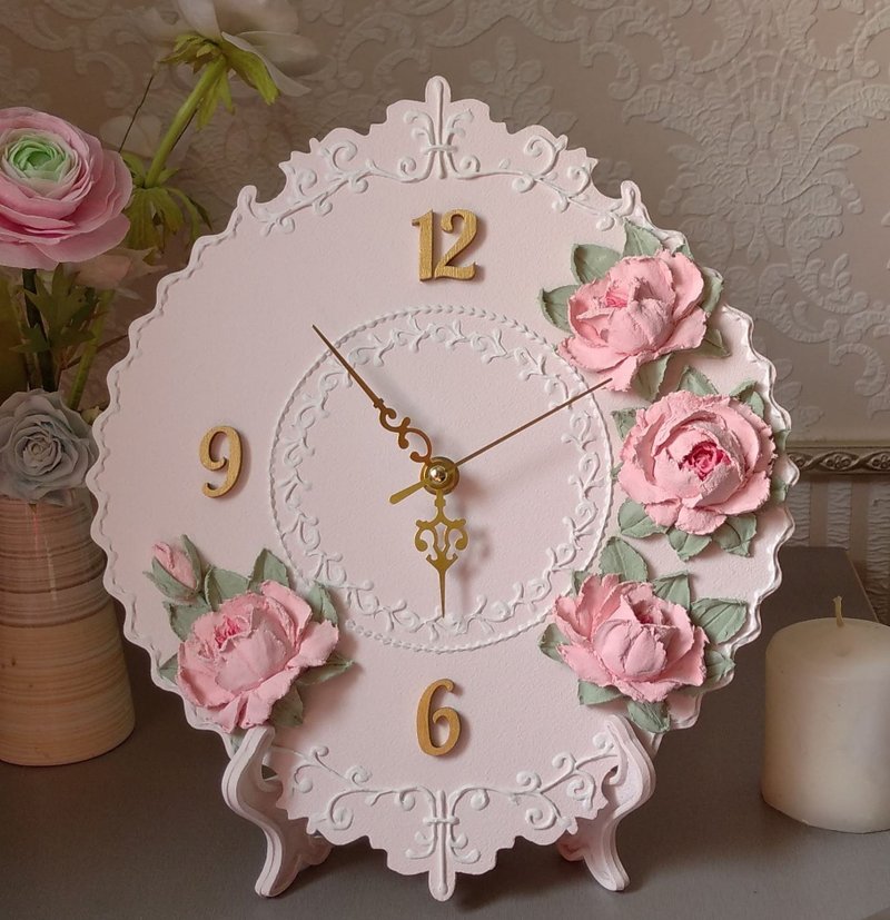 座鐘 掛鐘 Small pink table clock with pink roses in vintage style Silent wall clock - 時鐘/鬧鐘 - 木頭 粉紅色