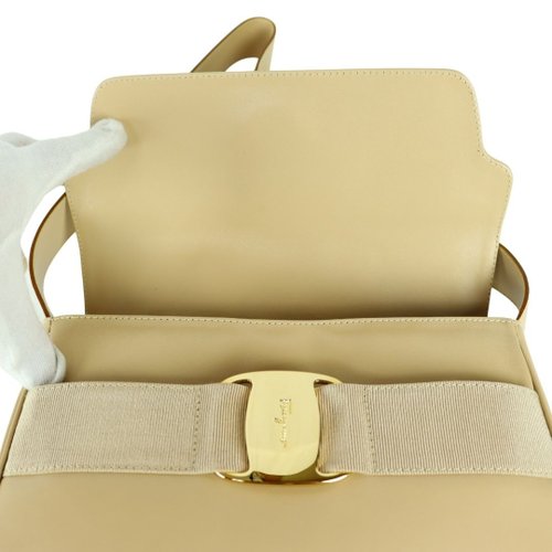 Salvatore Ferragamo ヴァラ ベージュ サルヴァトーレ フェラガモ ヴァラ ベージュ ショルダーバッグ