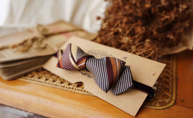 Antique Tie Remanufactured Handmade Bow Tie - Autumn Deep Brown - Narrow Edition - หูกระต่าย/ผ้าพันคอผู้ชาย - ผ้าไหม สีนำ้ตาล