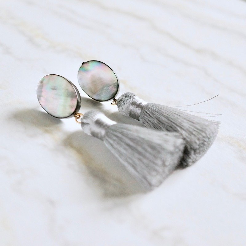 ITS: 230 【Super texture of the Soviet Union earrings series】 silver moonlight shell super texture silver tassels - Earrings & Clip-ons - Gemstone Silver
