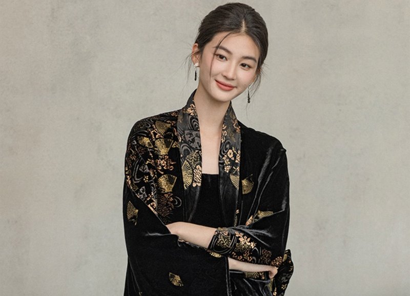 New Chinese style 100 mulberry silk gold-stamped velvet robe outer cover - เสื้อผู้หญิง - ผ้าไหม สีดำ