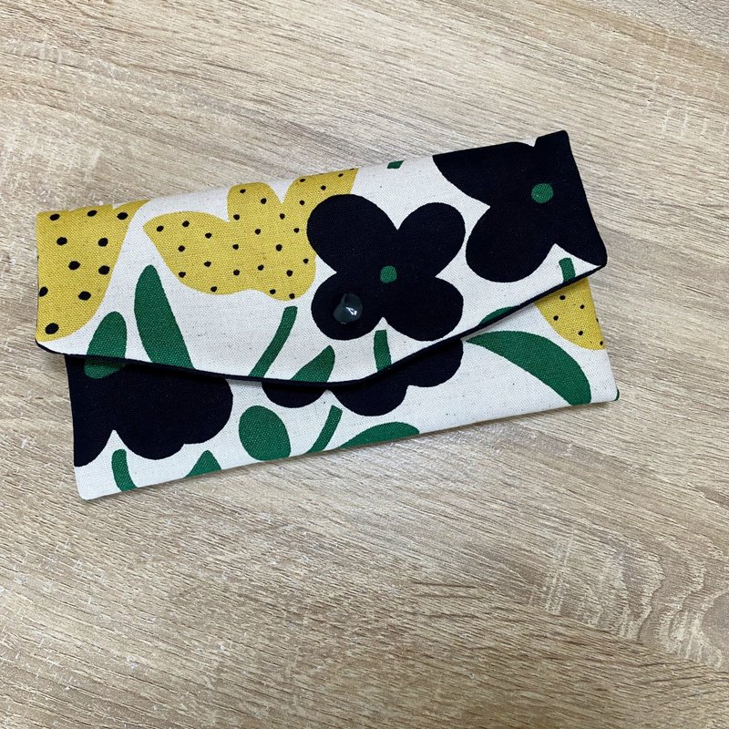 Floral Red Envelope Pouch | Mask Holder | Passbook Wallet | Multi-functional Mini Bag | Adorable Exclusive Design - ถุงอั่งเปา/ตุ้ยเลี้ยง - ผ้าฝ้าย/ผ้าลินิน 