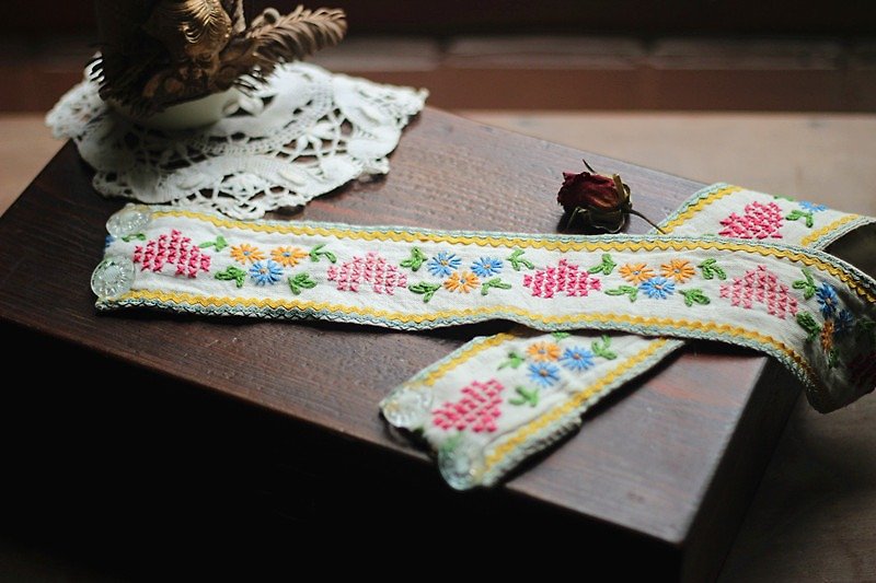 [Good day fetish] Germany vintage antique handmade embroidery belt-001 - เข็มขัด - ผ้าฝ้าย/ผ้าลินิน ขาว