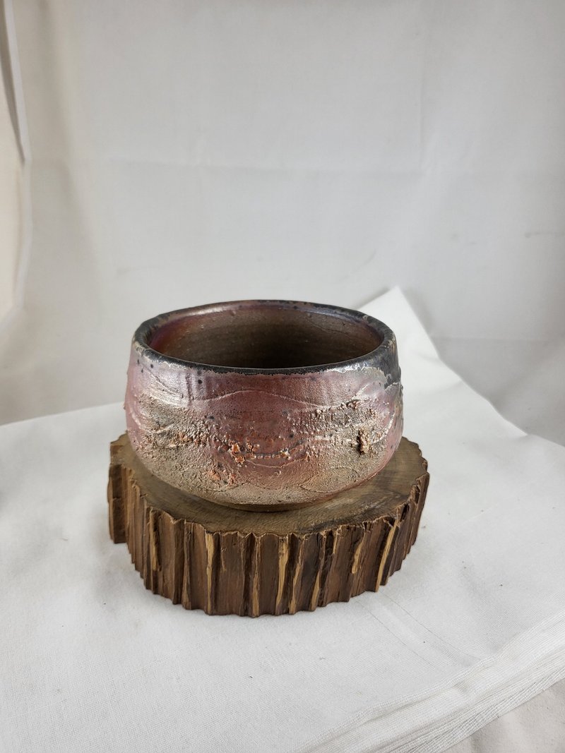 Bowl-shaped wood-fired seven-day-yaki Japanese tea bowl - Teapots & Teacups - Pottery Brown