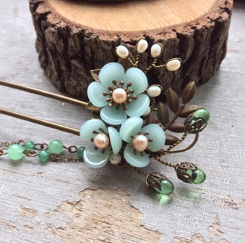 Meow handmade ~ Chinese glazed plum blossom hairpin (green jade/ Silver Bronze color) - Hair Accessories - Other Materials Green