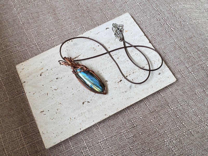 230153 wire wrapping labradorite Bronze wrapping pendant - สร้อยคอ - ทองแดงทองเหลือง สีเขียว