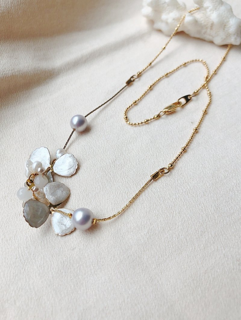 FOREST WHISPERS Light and Shadow / Tung Blossom Necklace Pearl Gift - ต่างหู - วัตถุเคลือบ ขาว