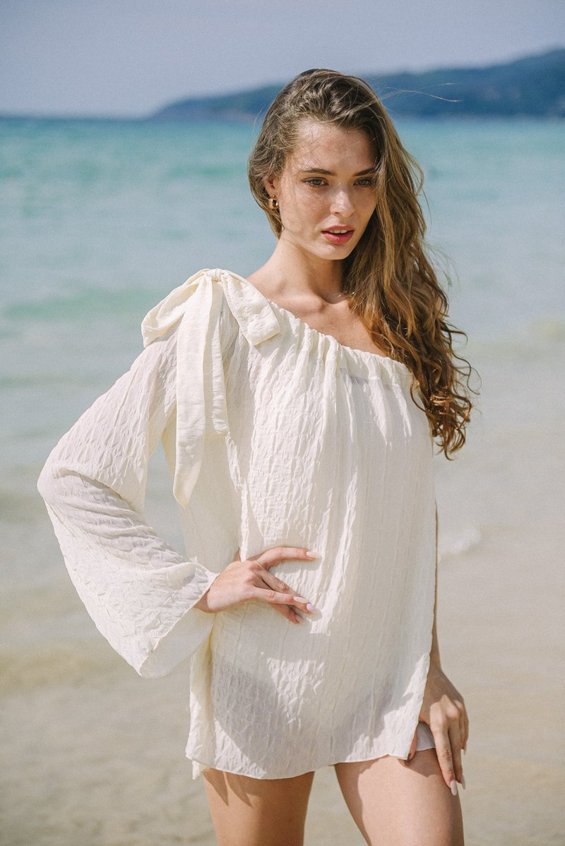 AYA SUNNY DAY : トロピカルシフォントップ上衣 - トップス - その他の素材 ホワイト