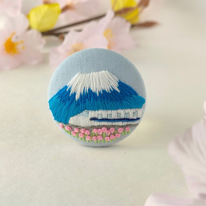 Mount Fuji embroidered brooch - เข็มกลัด - ผ้าฝ้าย/ผ้าลินิน สีน้ำเงิน