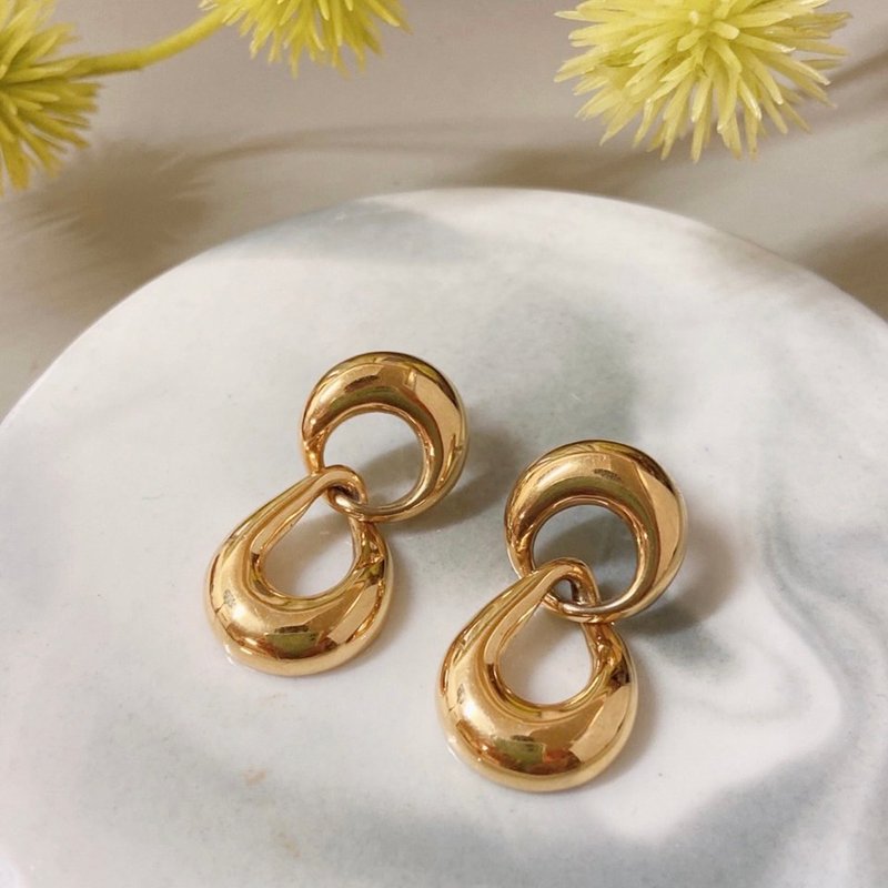 [Western Antique Jewelry] The United States brings back Baroque swinging vintage gold earrings - ต่างหู - เครื่องประดับ สีทอง