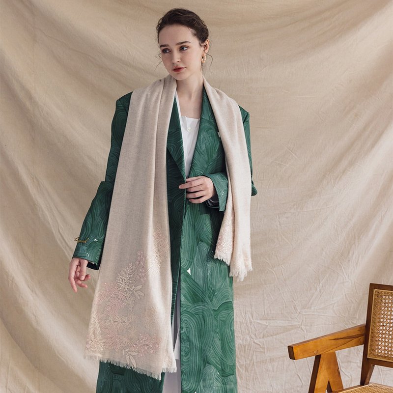 【輕奢】Selina優雅輕柔訂珠蕾絲刺繡純羊絨Cashmere圍巾-裸膚色 - 圍巾/披肩 - 其他材質 