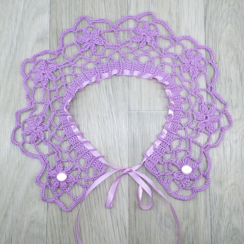 ライラックレースの首輪ネックレス。 女性のためのかぎ針編みの花の首輪. レトロカラーニット - ショートネックレス - コットン・麻 パープル