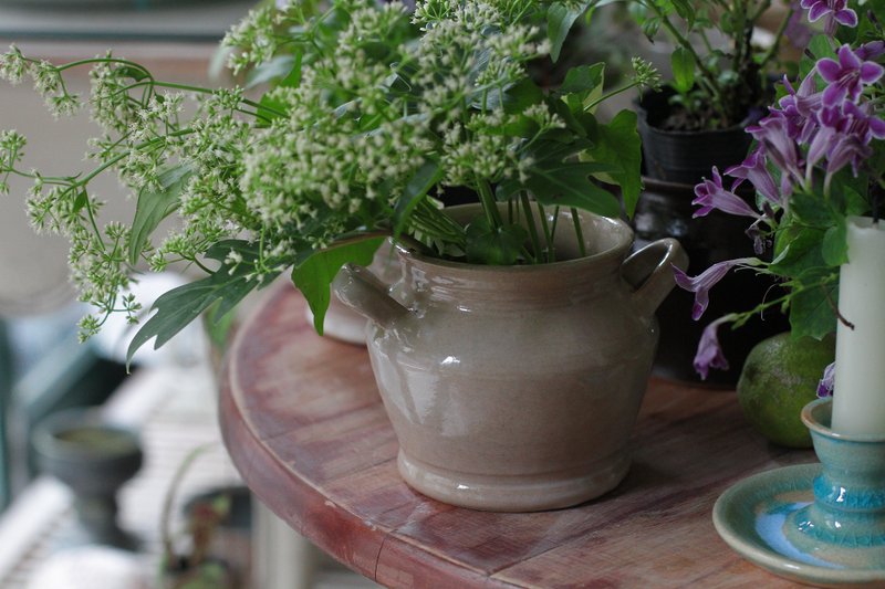 奶茶色法式雙耳花器/筆筒/奶壺 - 花瓶/花器 - 陶 卡其色