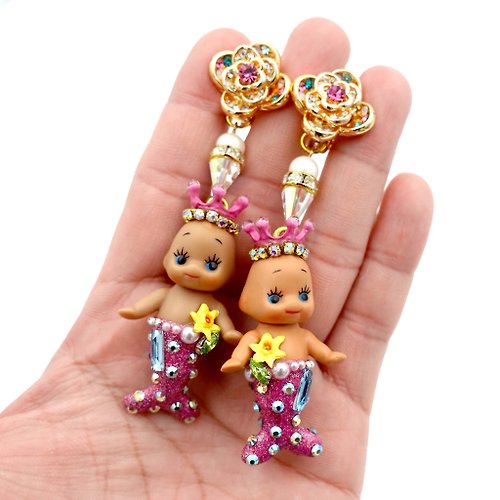 TIMBEE LO shop 粉紅色美人魚小嬰兒娃娃綴施華洛水晶寶石夾耳環耳夾全手工可訂製