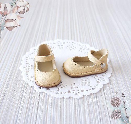TataDollWardrobe Shoes for Paola Reina pale yellow color, Leather shoes for 13 inch dolls