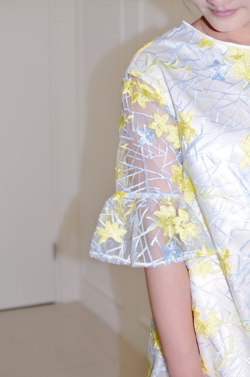Flat 135 X Taiwan designer yellow flower lace fabric lotus leaf sleeve dress - Women's Shorts - Polyester Yellow