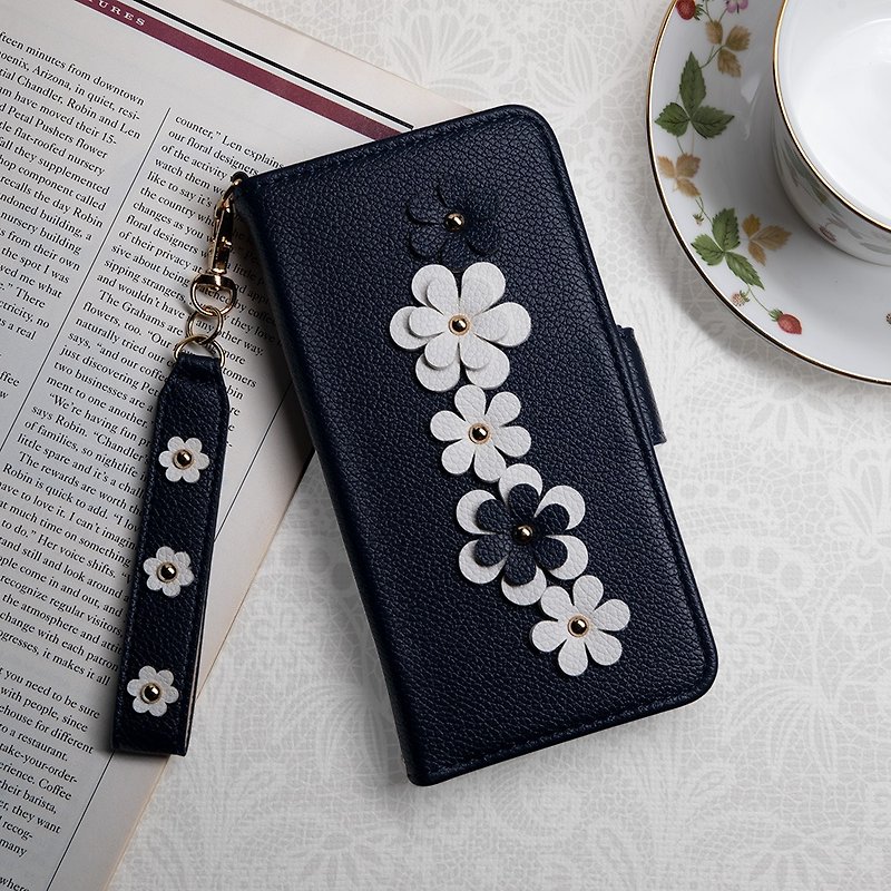 Aguchi iPhone 11/12/12 Pro (6.1 inch) Flower Rivet Flower Phone Leather Case - Azure Blue - เคส/ซองมือถือ - หนังเทียม สีน้ำเงิน