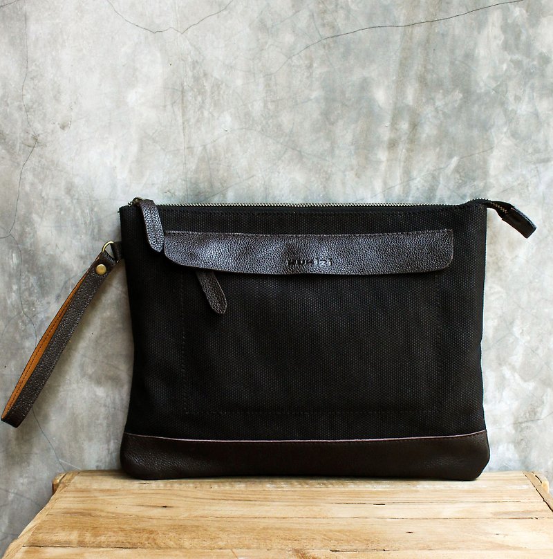 Canvas Clutch / iPad case with Cow Leather - ผ้าสีดำ + หนังสีน้ำตาลเข้ม - กระเป๋าคลัทช์ - ผ้าฝ้าย/ผ้าลินิน 