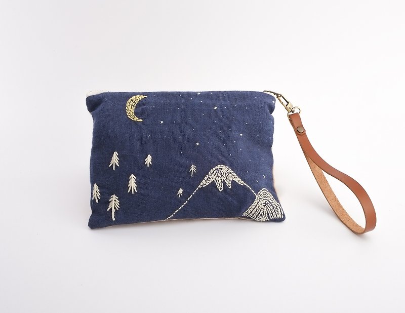 Hand embroidered purse, pouch with zip - Starry night. - 其他 - 繡線 藍色