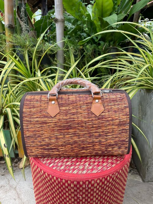 bangkokcrafter Papyrus duffel bag in natural colour with handle and shoulder strap