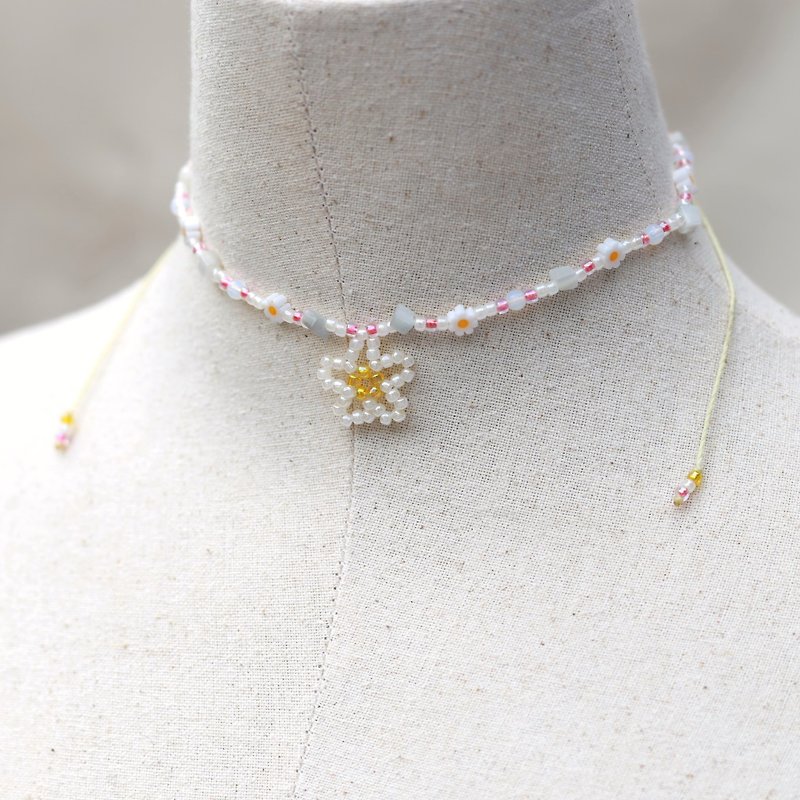 Yellow White Daisy flower beaded choker necklace - Necklaces - Thread Yellow