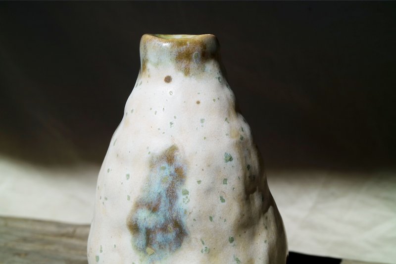 Hand-made pottery vase decoration - น้ำหอม - ดินเผา ขาว
